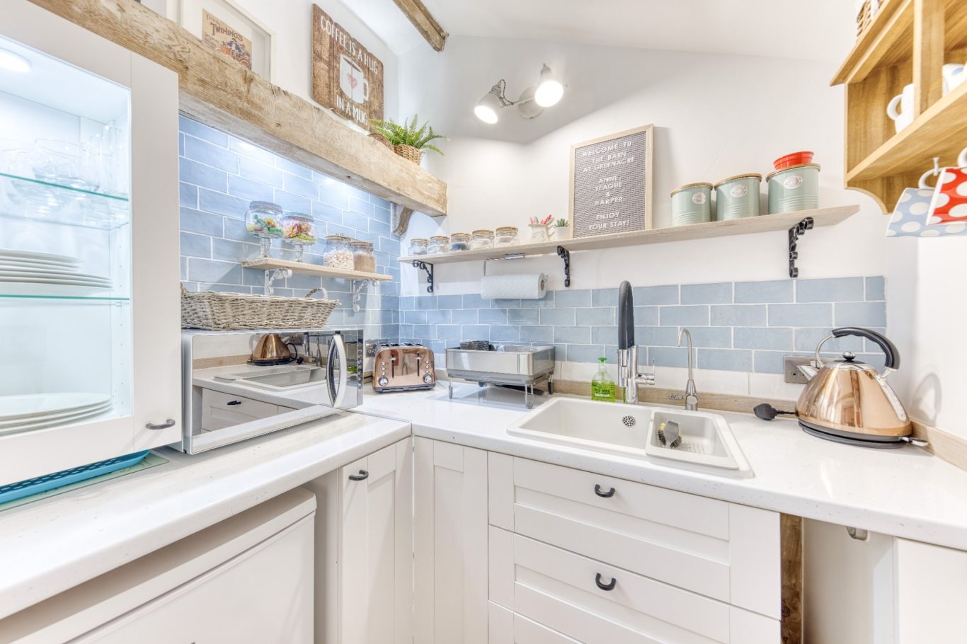 KITCHENETTE INSTALLATION